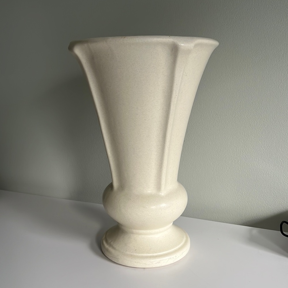 Art Deco Vase by Royal Haeger Pottery Made in USA 2001.Creamy ivory specked 12"H